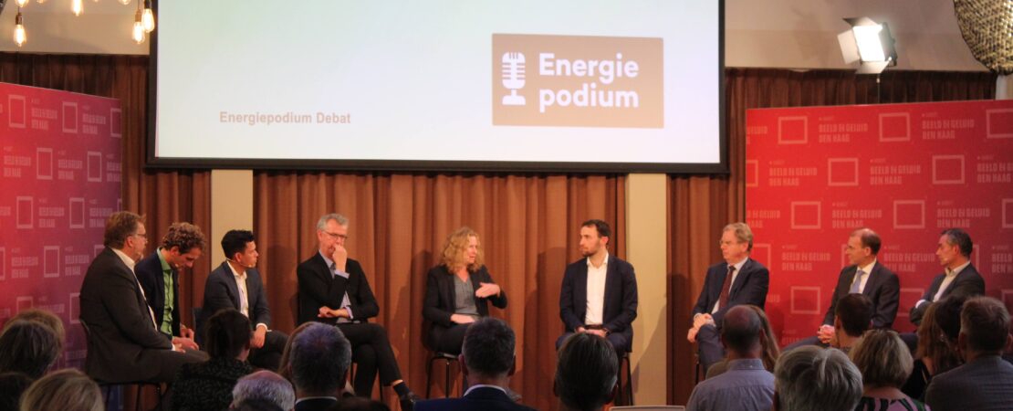 Foto van bijeenkomst Energiepodium met personen die deelnamen aan debat