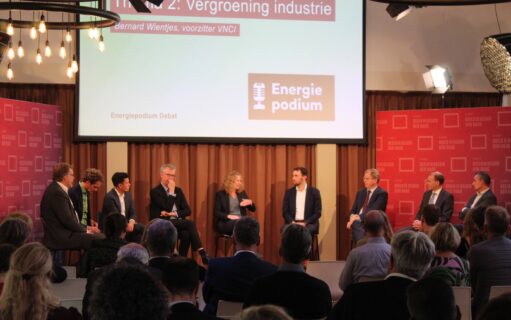Foto van bijeenkomst Energiepodium met personen die deelnamen aan debat