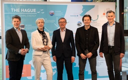 Nico van Est van Energiefonds Den Haag, wethouder Liesbeth van Tongeren, Herman Exalto van EBN, Bas van Dun van Hydreco Geomec en Jan Willem Rosingh van Perpetuum Energy Partners.