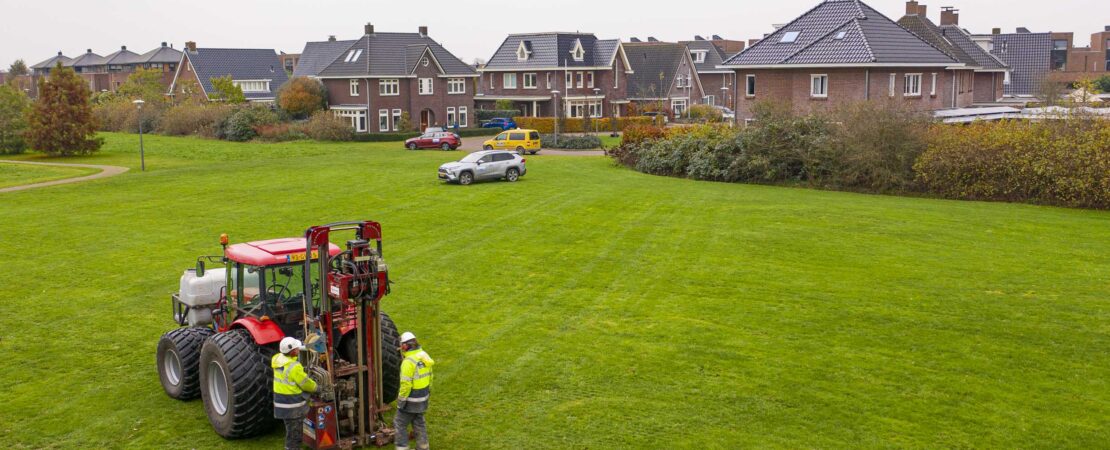 Afbeelding van een grasveld met een