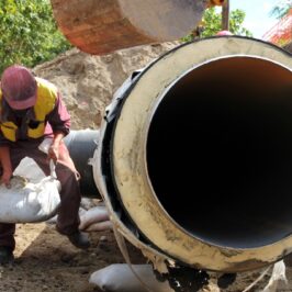 Foto van de aanleg van een warmtenet. EBN-dochter Nationale Deelneming Warmte gaat investeren in de aanleg van deze warmtevoorziening.