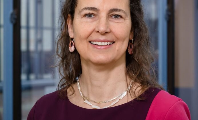 Foto van Yolande Verbeek. Zij is de Chief Operating Officer in de Raad van Bestuur van EBN.