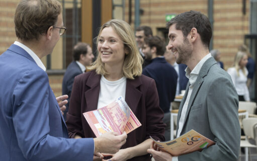 Marlijn en David met de infographic 'Energie in Cijfers'