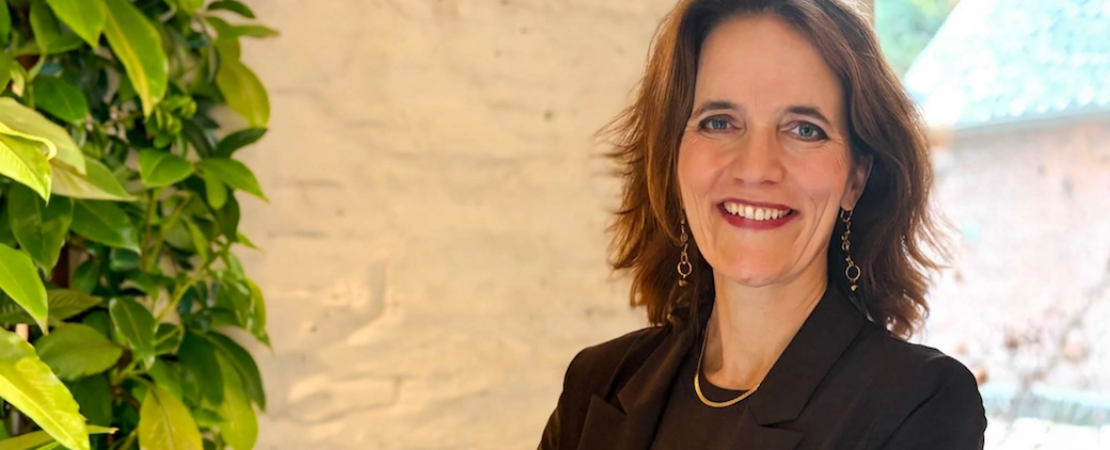 Een portretfoto van Joanne de Jonge directeur Nationale Deelneming Warmte