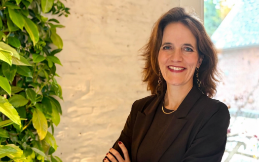 Een portretfoto van Joanne de Jonge directeur Nationale Deelneming Warmte